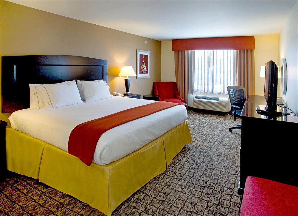 Holiday Inn Express Uvalde, An Ihg Hotel Exteriör bild